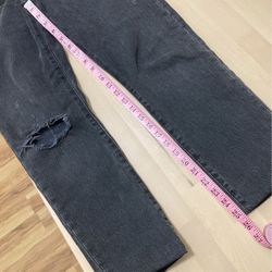 Woman’s Levi’s 501 (30x 25.5)