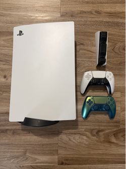 Disc edition PS5 bundle, 2 controllers, 4 games