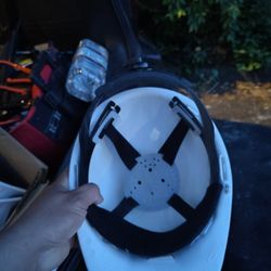 Ocho Cascos De Construcción