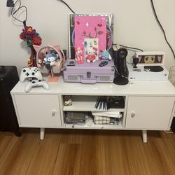 BEDROOM/LIVING ROOM FURNITURE