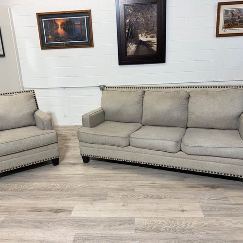 White Ashley couch and chair set
( FREE DELIVERY AVAILABLE đźš› )