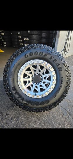 17" LOCK LUNATIC rims w/ 35" Goodyear tires