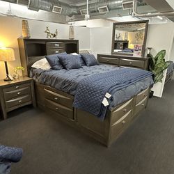 Queen bed frame with under drawers new in a box mattress included  ☎️📲(213)713-74-89.  Cama Queen size con cajones abajo nueva en Caja entregamos a b