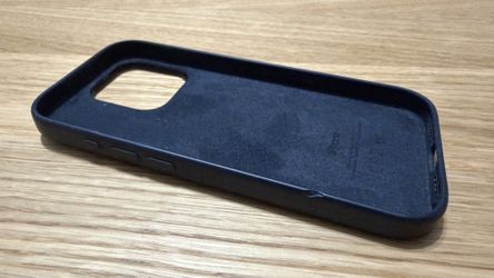 Apple iPhone 16 Pro Silicone Case with MagSafe & Camera Control – Blue – Genuine Apple