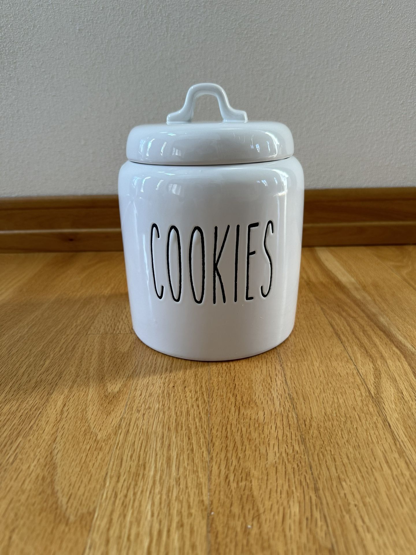 Cookie jar