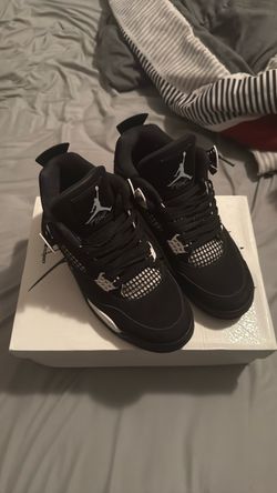 Used Jordan 4 white thunder