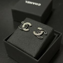 Crystal earrings with Chane Coco Mark logo in black and white.