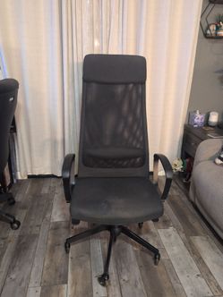 Black High-Back Mesh Office Chair