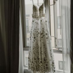 flawless beach wedding dress 🕊️