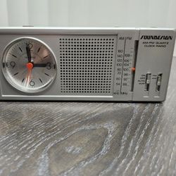 Vintage Soundesign Clock Radio 