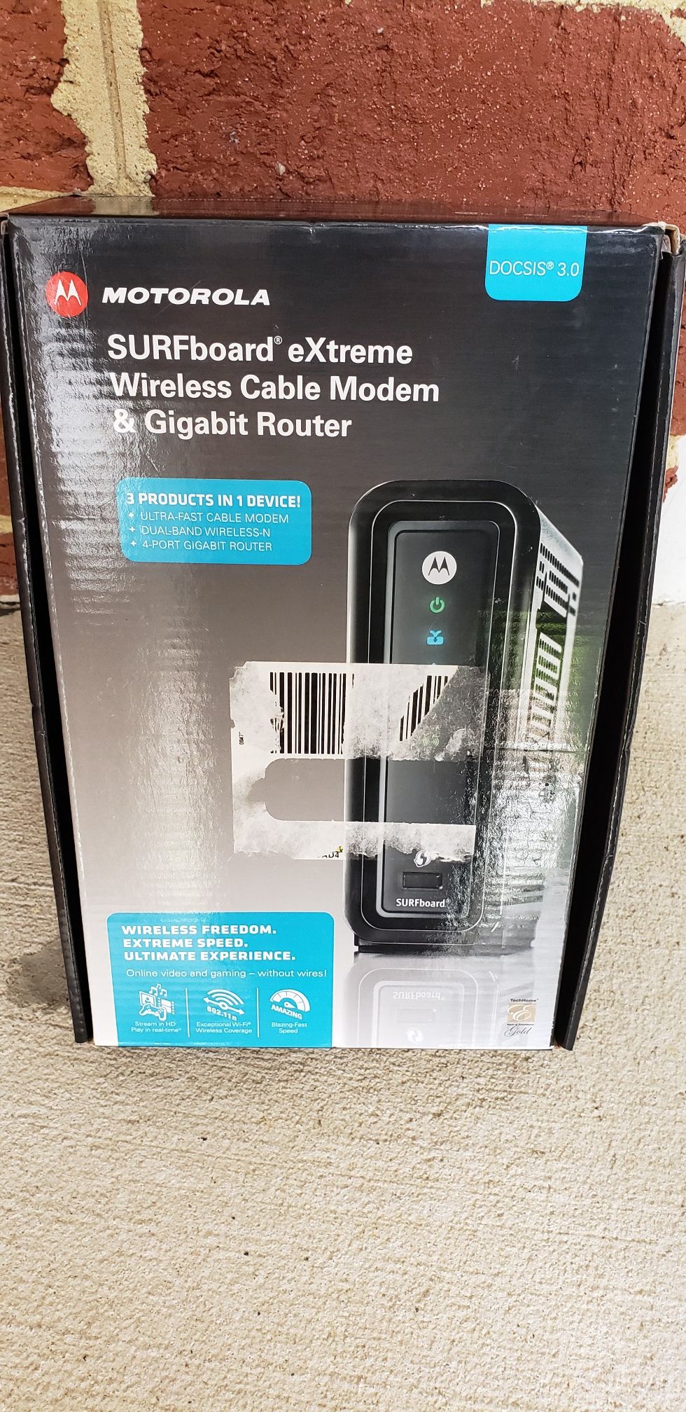 Motorola SURFboard eXtreme Wireless Cable Modem & Gigabit Router