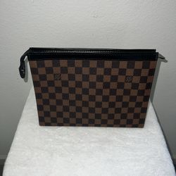 LV Pochette Voyage