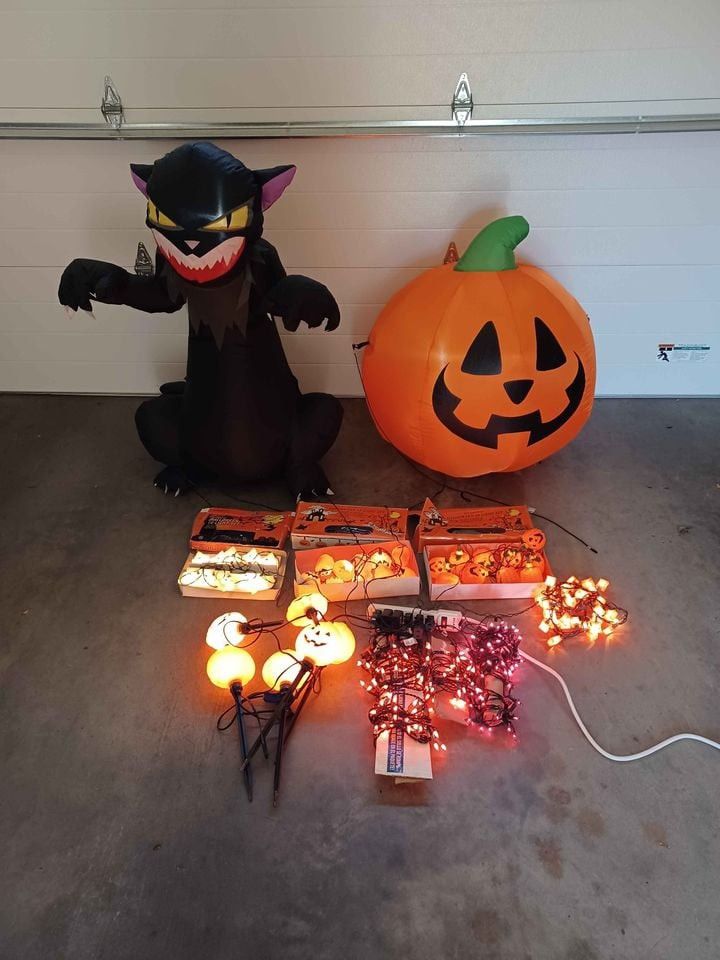 Halloween lot. 2 Blow ups, vintage blow mold lights