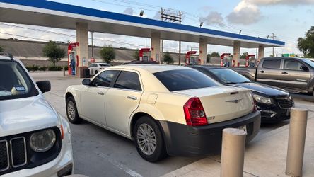 2010 Chrysler 300 touring 2.7 cream