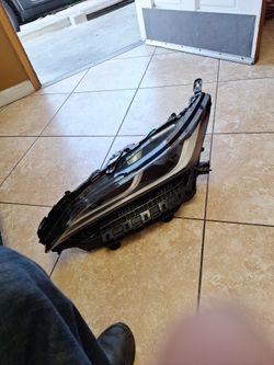 2023 Toyota Venza Left LEd Headlight