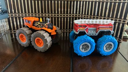 Hot Wheels Monster Trucks Toy Set of 2