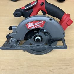 Milwaukee M18 Fuel 6 1/2 Circular Saw (tool Only)