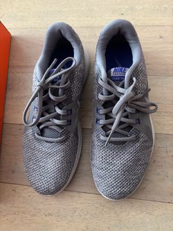 Women’s Nike shoes size 7