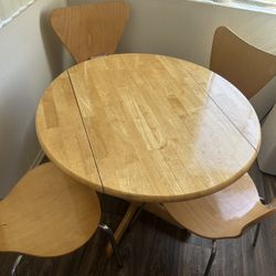 Good Condition Table And Chairs SET 