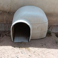 Igloo dog house