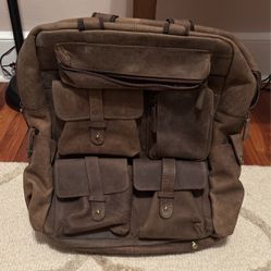 Leather backpack by Luxeoria