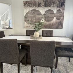 Dining Room Table And Chairs 