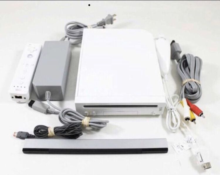 Nintendo Wii vintage game Console complete with controller