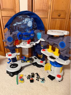 DC Super Surround Batcave