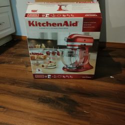 Excellent Condition KitchenAid 5 Quart Stand Mixer