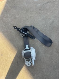 LEFT DRIVER SIDE SEAT BELT 2010-2015 TOYOTA PRIUS 3ER GENERATION 1.8 OEM.