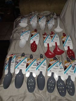 Different types or spoons