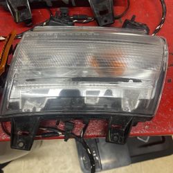 2020 Jeep Front Turn Signal Light 