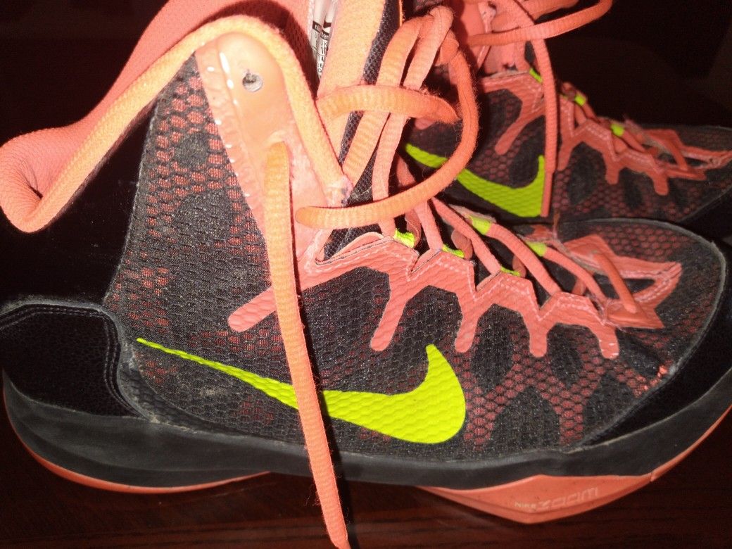 Nike Zoom Without A Doubt Shoes Size 11