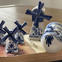 5 Pcs VINTAGE DELFT BLUE: 4 SPINNING WINDMILLS AND 1 CLOG LOT