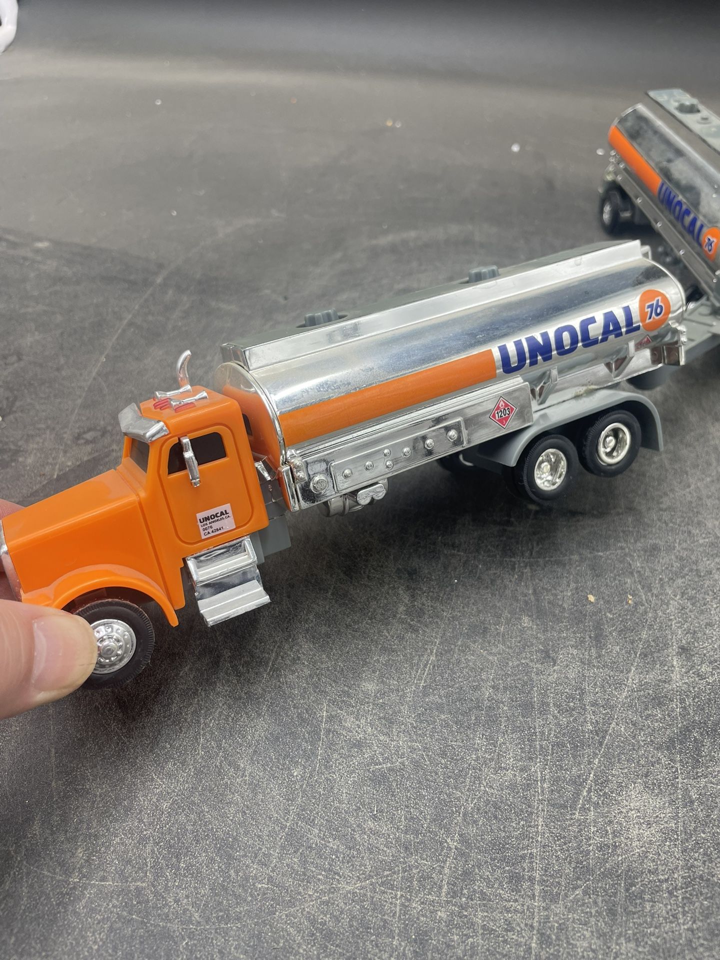 1995 Unocal 76 Super Tanker Peterbilt Collectors Truck Limited
