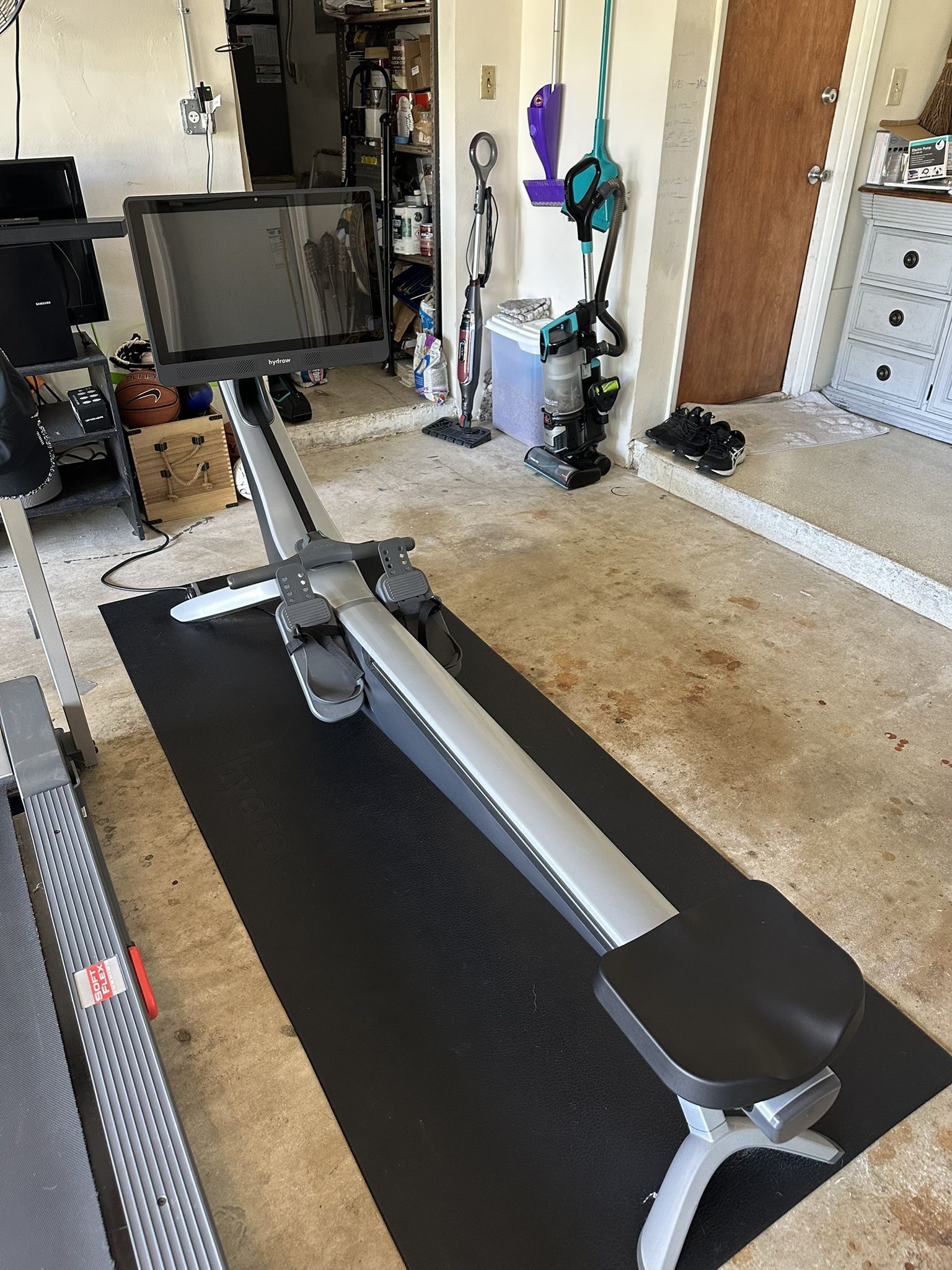 Hydrow rowing Machine w/mat