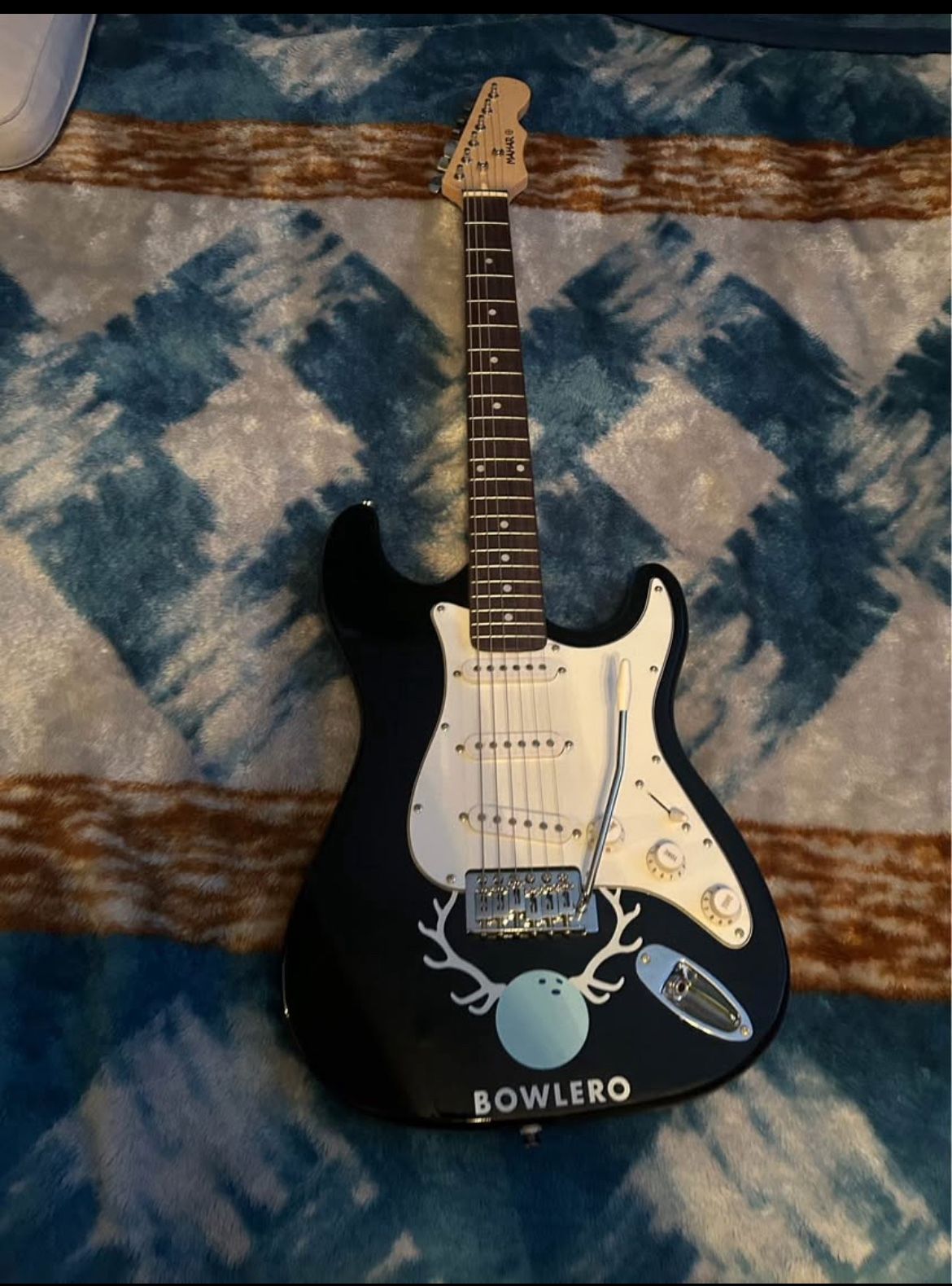 Bowlero Electric Guitar