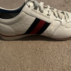 GUCCI SNEAKERS  SIZE (10)