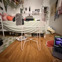 Pink wire mesh record player stand!!