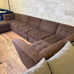 Chocolate Brown Tufted Modular Sectional (WE DELIVER + WE HAUL AWAY OLD COUCHES)