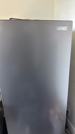 Attic king 7 cubic feet upright freezer