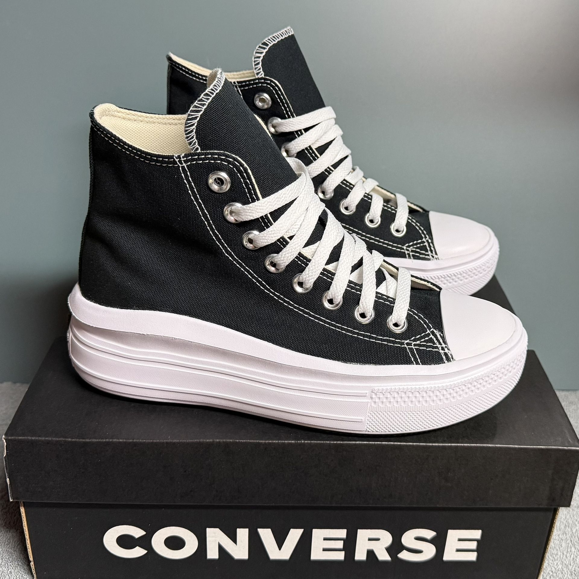 $45 Women’s Converse Hi Top Brand New Size 7