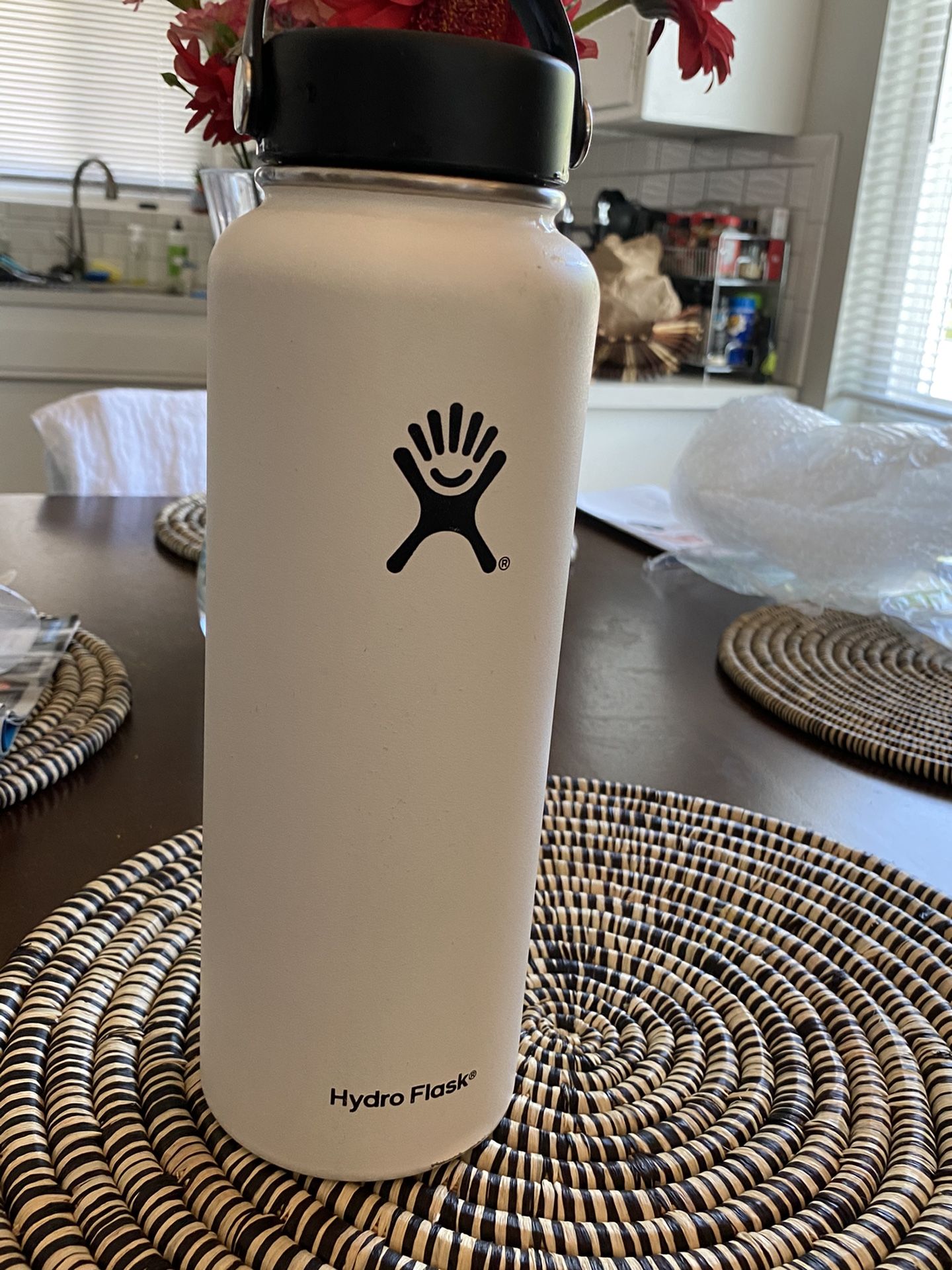 Hydro flask 40oz white water bottle