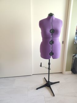 Adjustable dress form 12-18