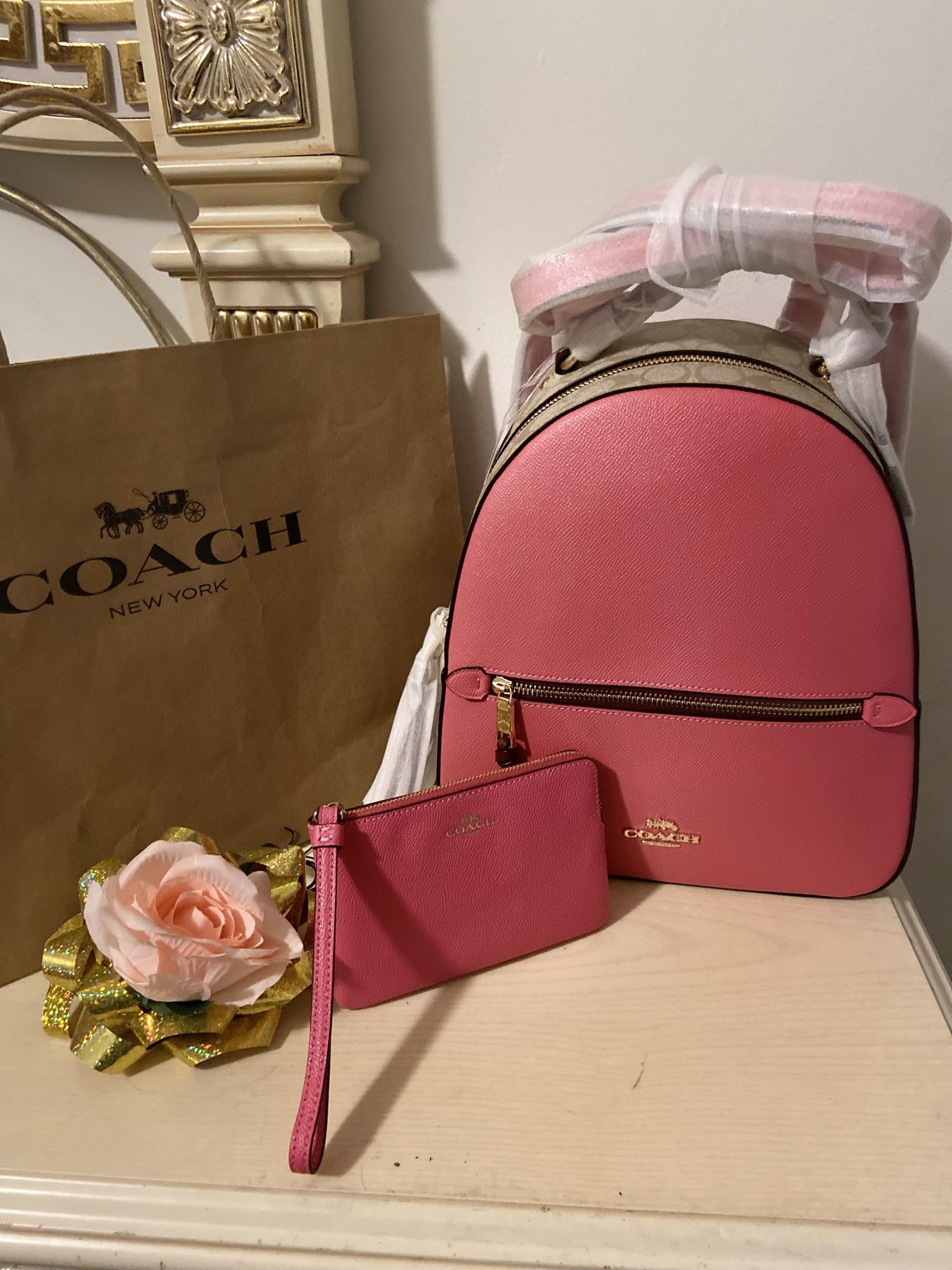 💕🌸New Coach Elegant Backpack And Wristlet