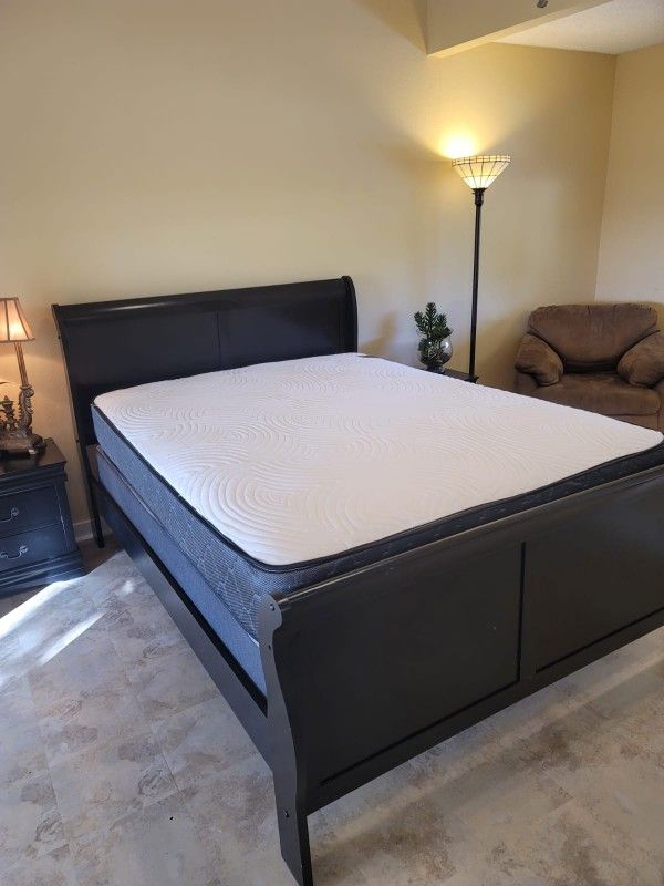 NEW QUEEN-SIZE MATTRESS AND BOX SPRING - 2PC