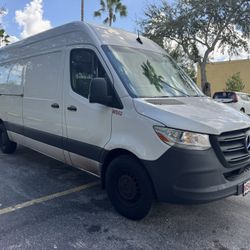 Mercedez Benz 2022 High Roof Extended. 