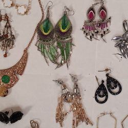A VERY BEAUTIFUL COLLECTION OF VINTAGE,  AND UNIQUE JEWELRY $40.00 For All 