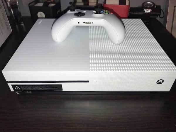 Xbox one S with,control and resident evil 2
