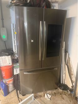 Samsung Refrigerator Works Great just needs cleaning